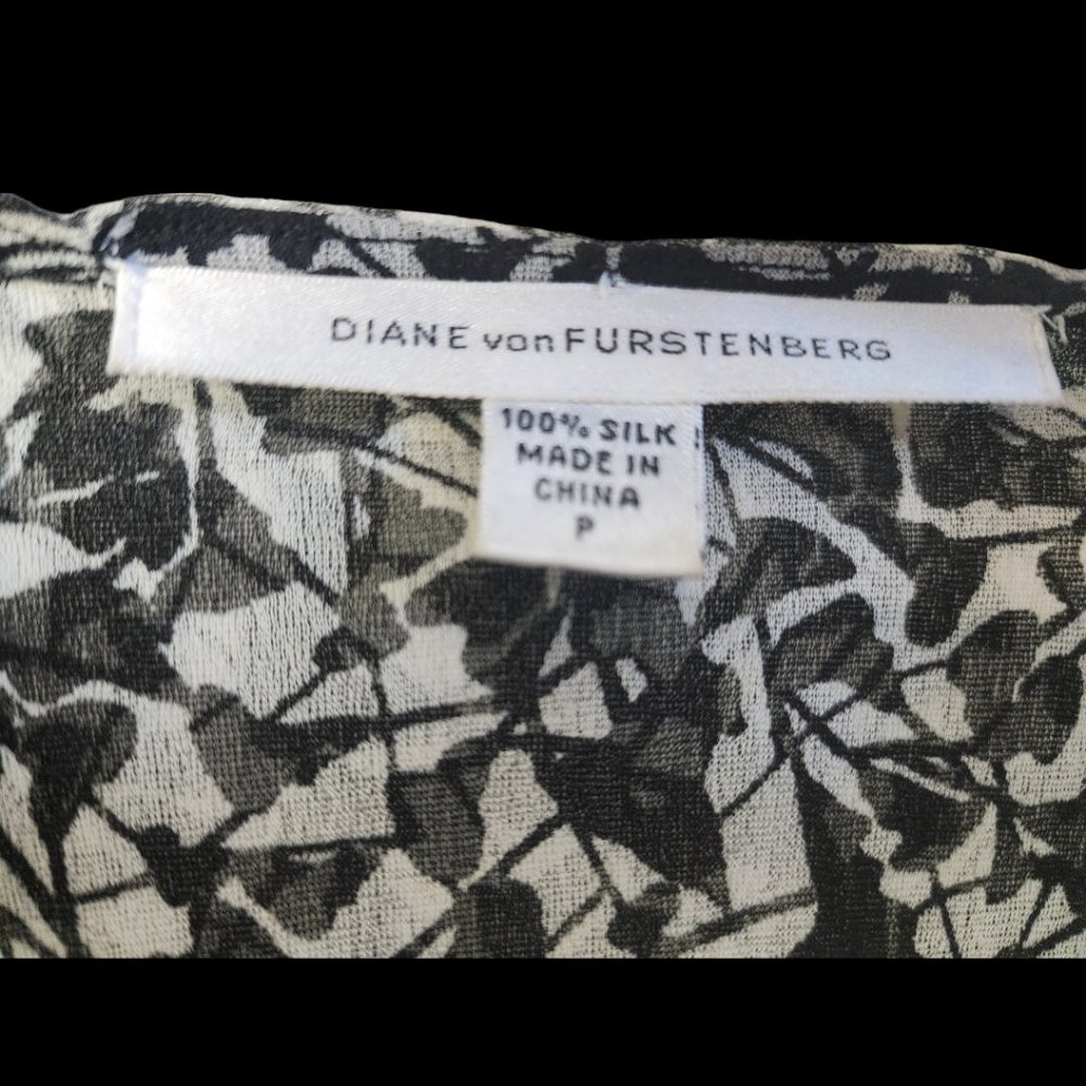 Diane Von Furstenberg Women's Sleeveless 100% Silk Top - Picture 7 of 7